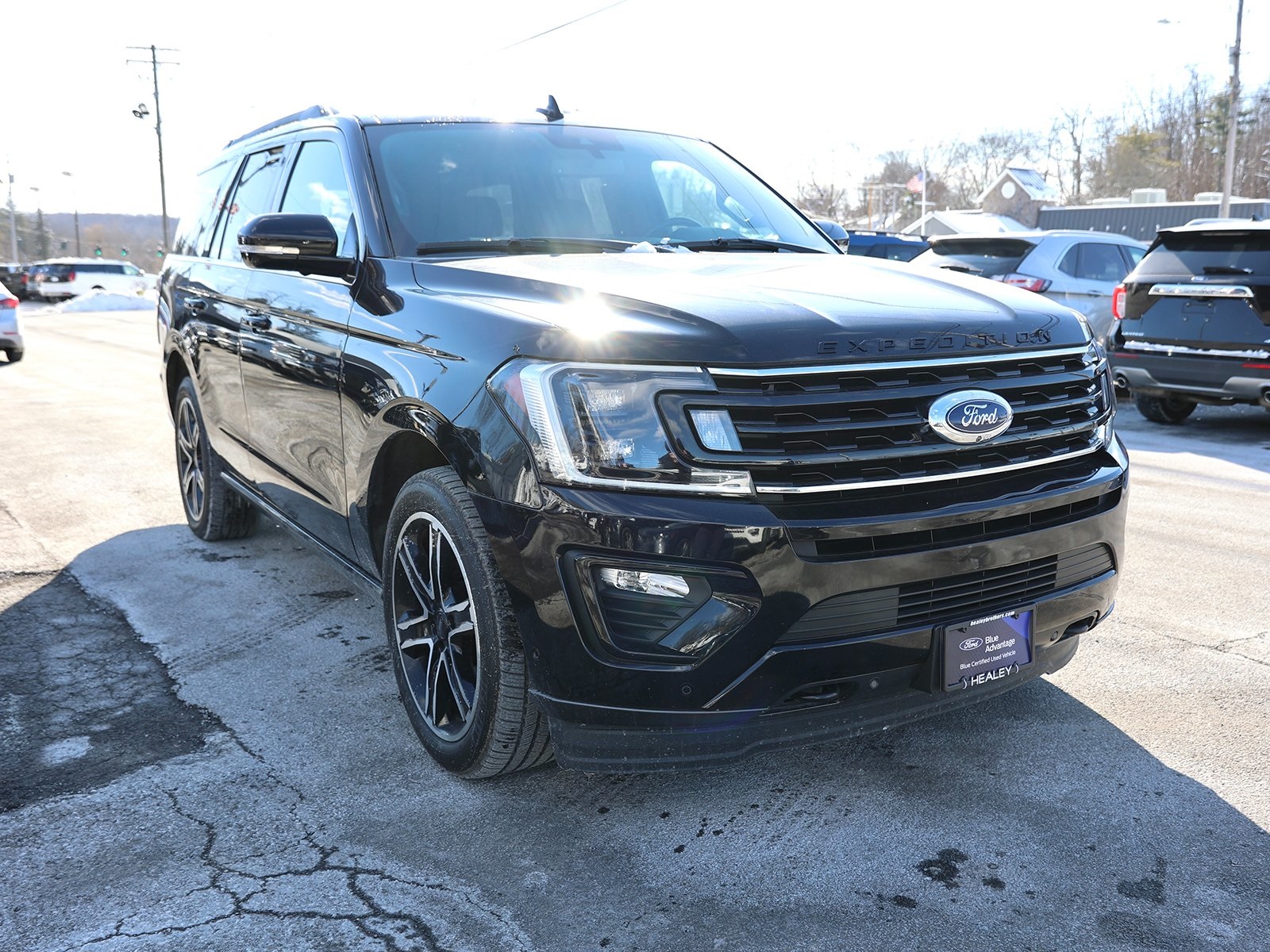 Photo view of 2019 Ford Expedition in Black