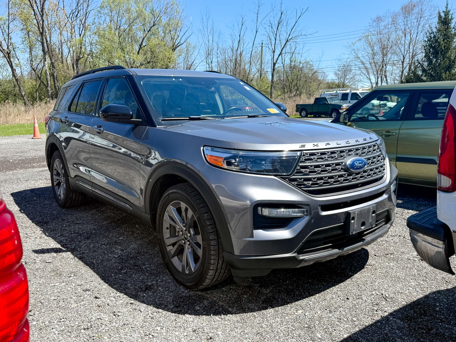 Photo view of 2022 Ford Explorer in Gray