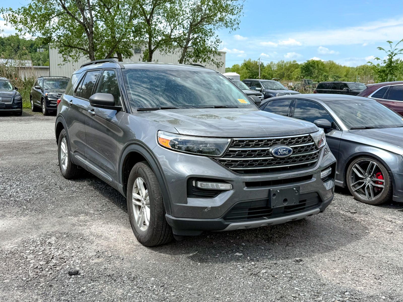 Photo view of 2022 Ford Explorer in Gray