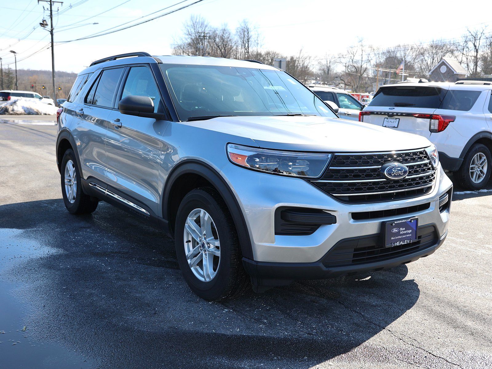 Photo view of 2022 Ford Explorer in Silver