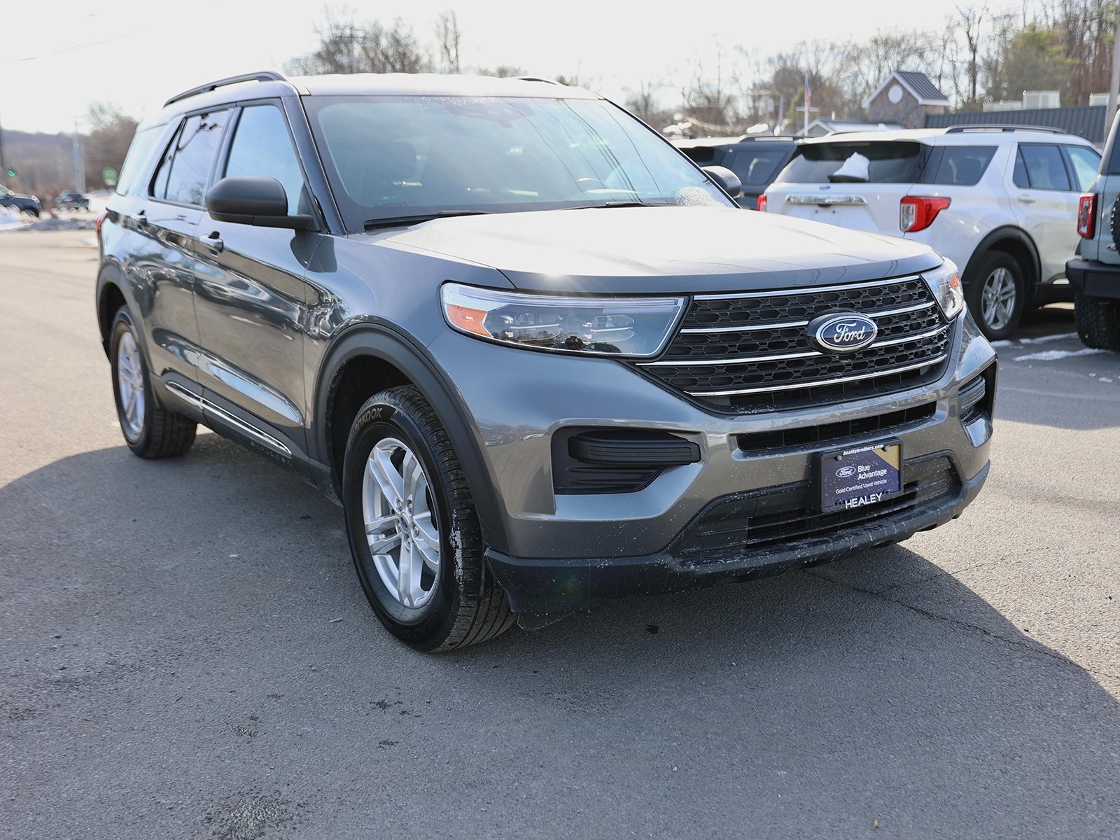 Photo view of 2022 Ford Explorer in Gray