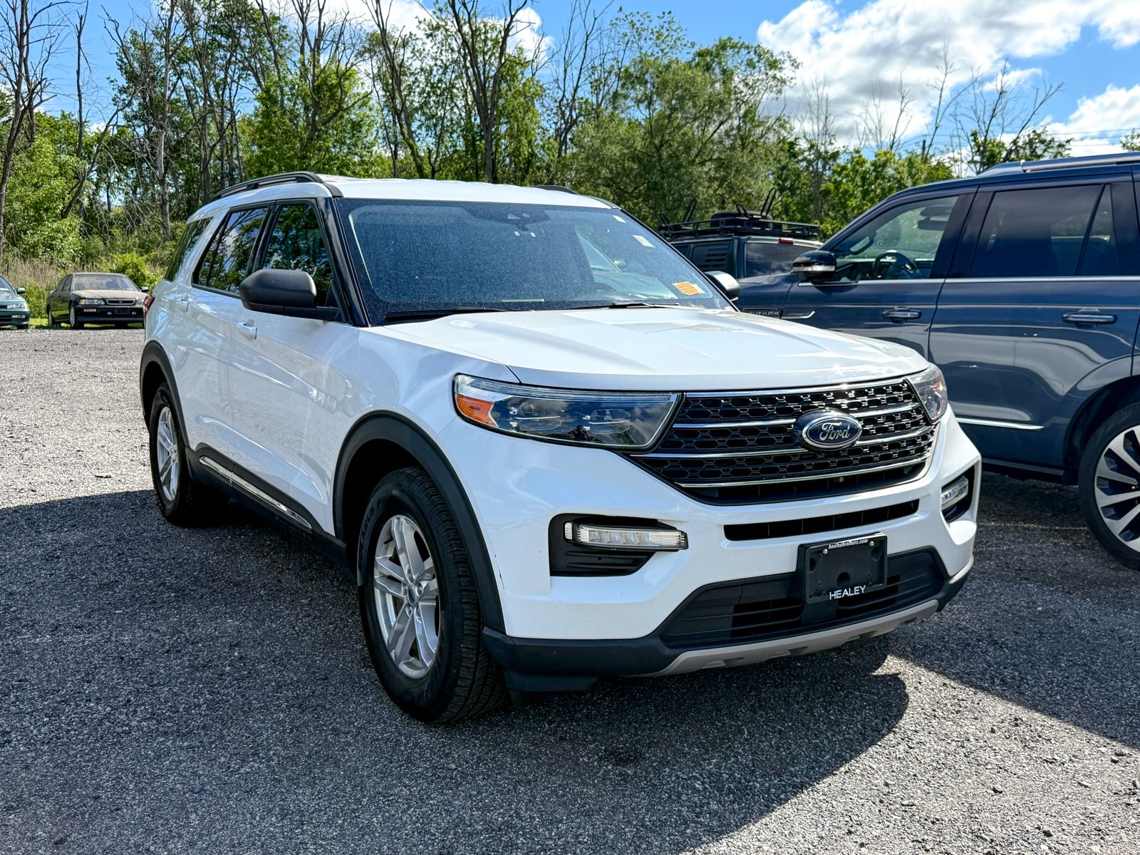 Photo view of 2021 Ford Explorer in White