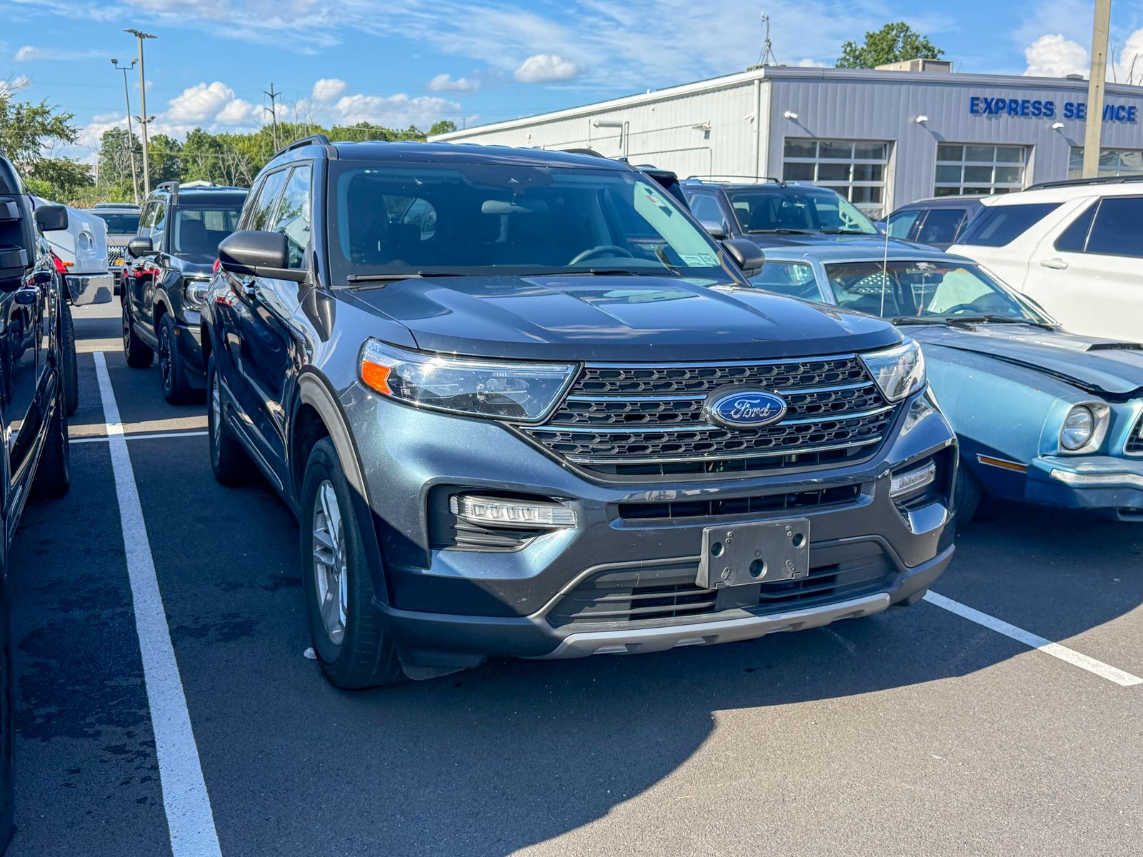 Photo view of 2023 Ford Explorer in Blue