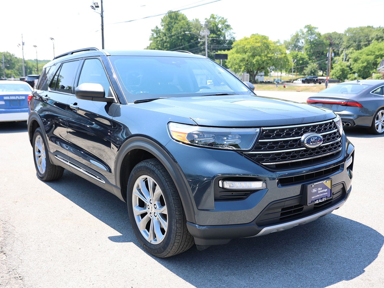 Photo view of 2022 Ford Explorer in Blue
