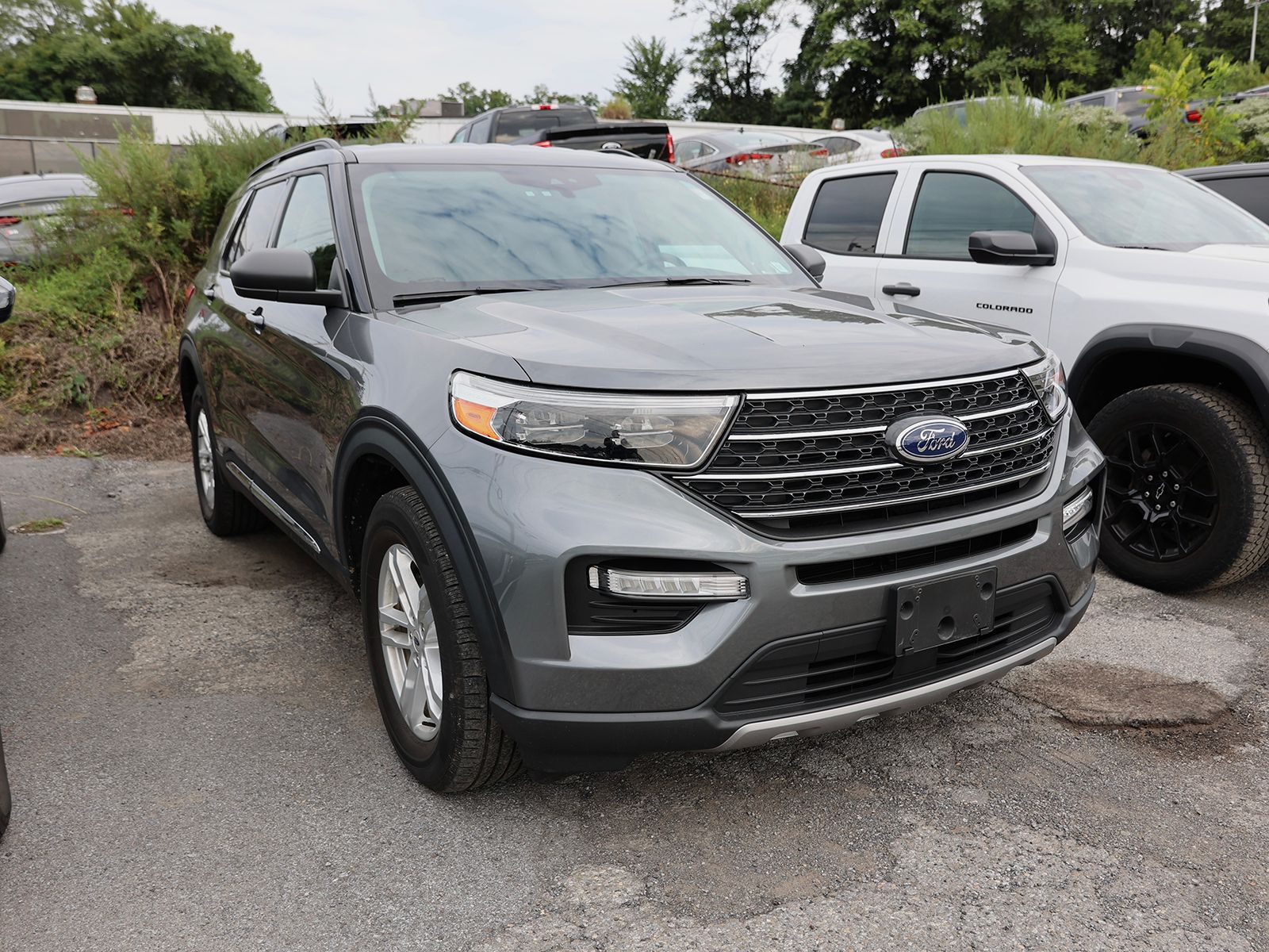 Photo view of 2023 Ford Explorer in Gray