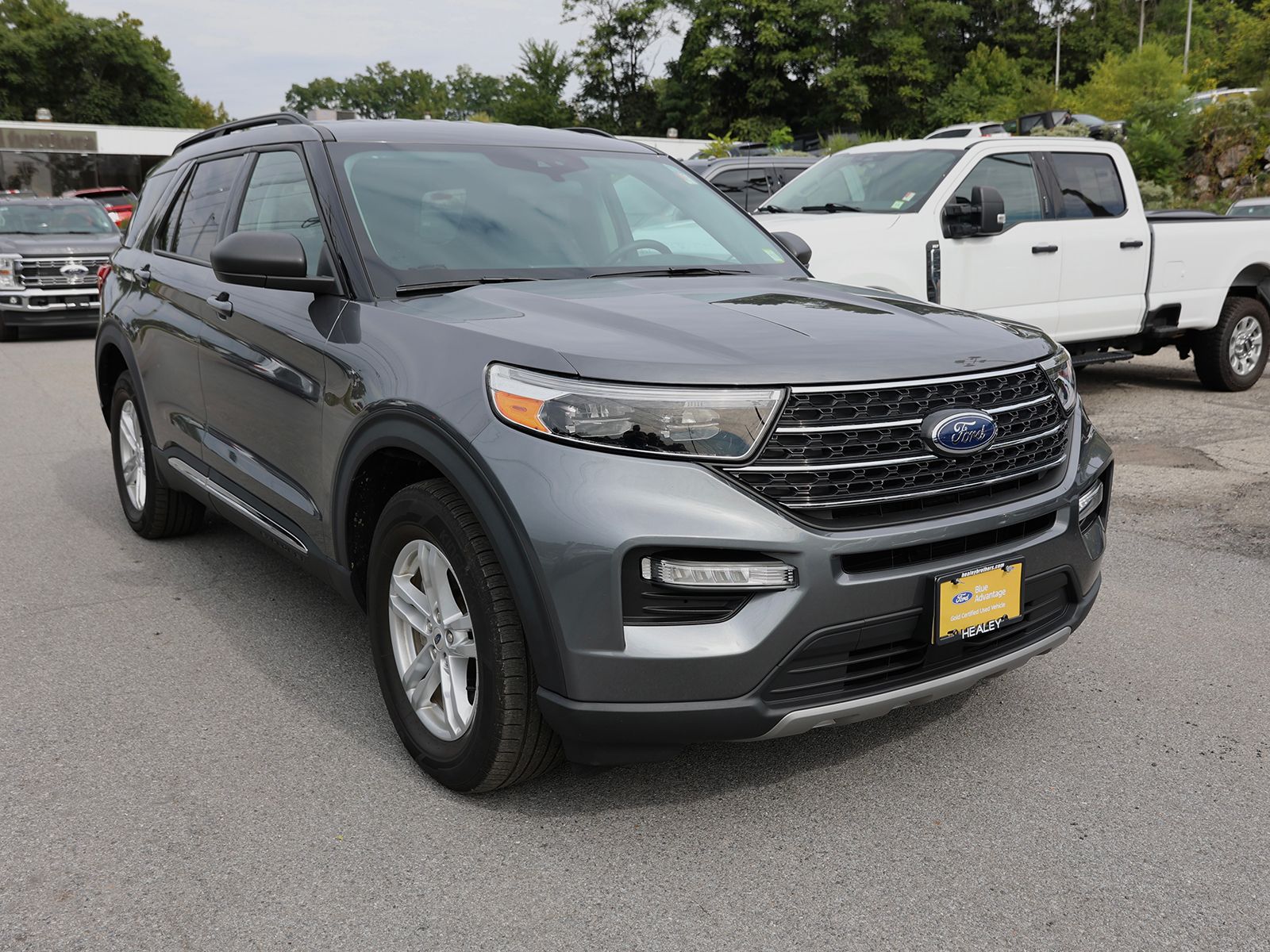 Photo view of 2023 Ford Explorer in Gray