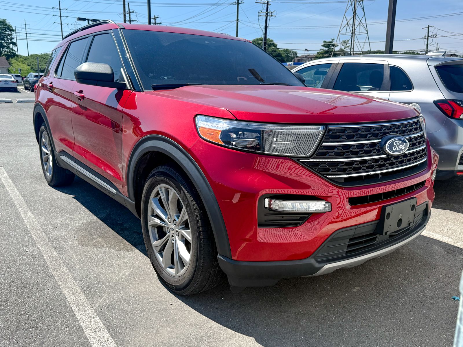 Photo view of 2021 Ford Explorer in Red