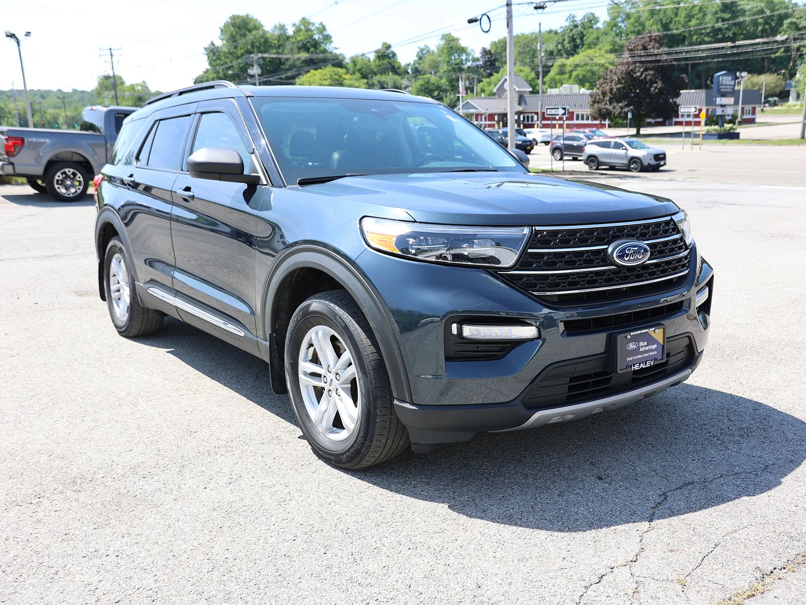 Photo view of 2022 Ford Explorer in Blue