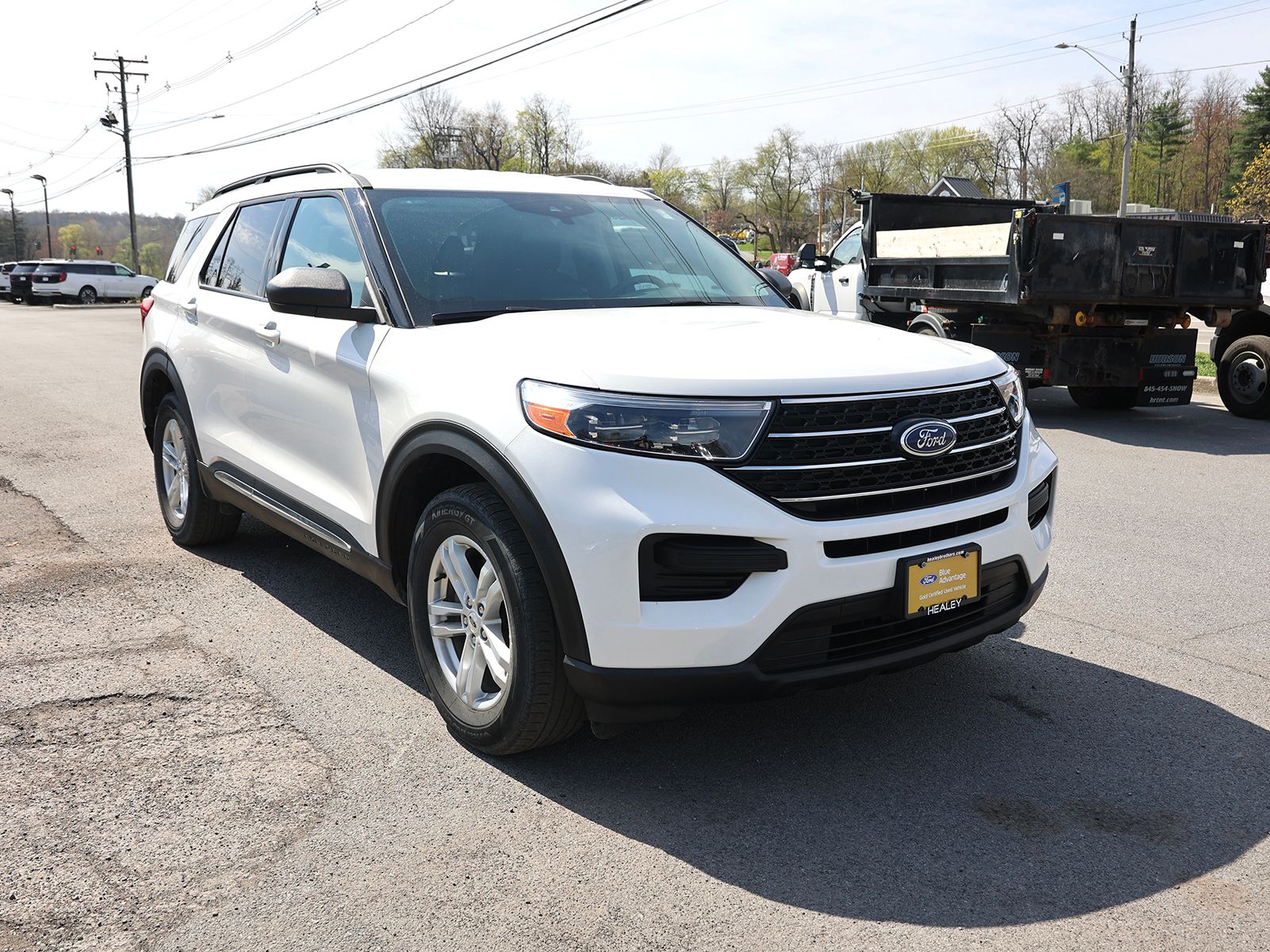 Photo view of 2023 Ford Explorer in White