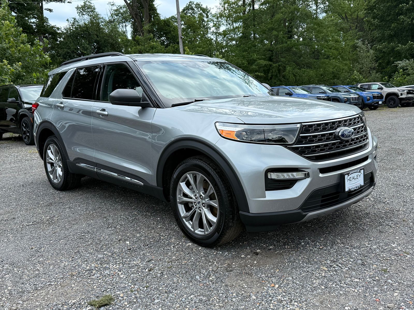Photo view of 2023 Ford Explorer in Silver