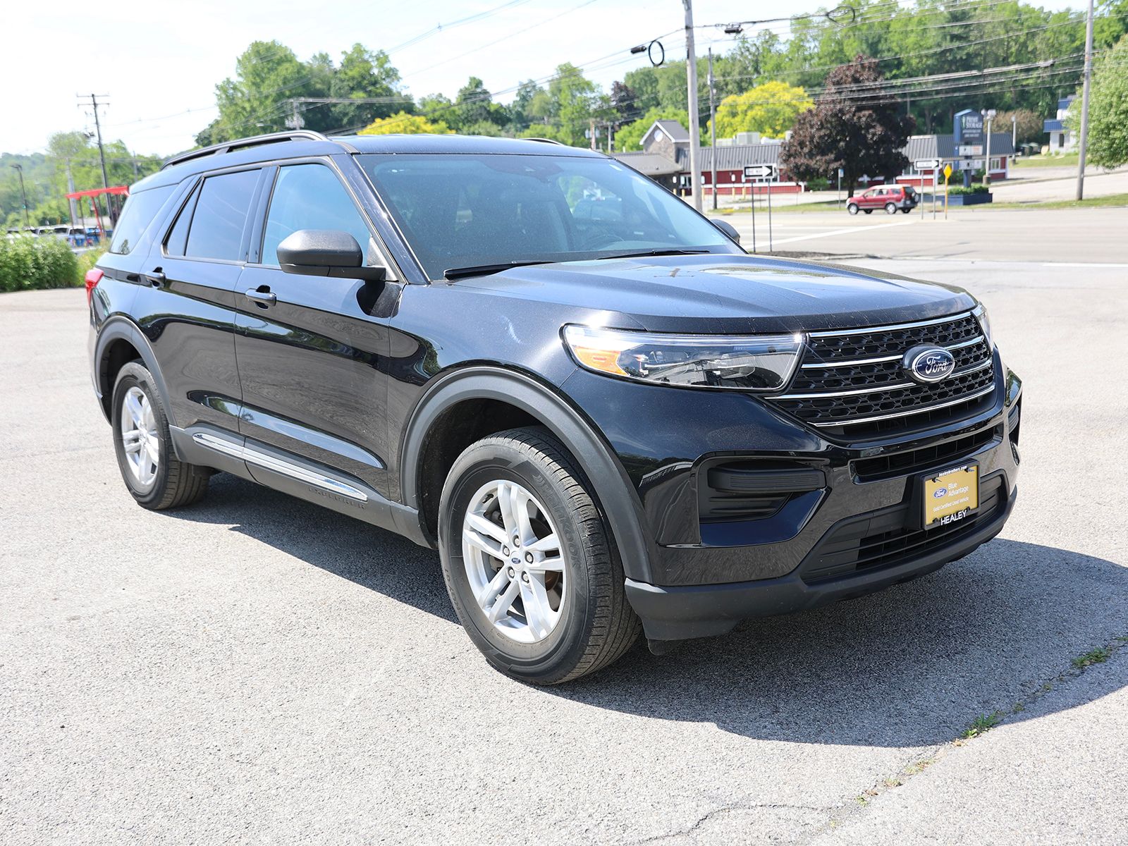 Photo view of 2023 Ford Explorer in Black