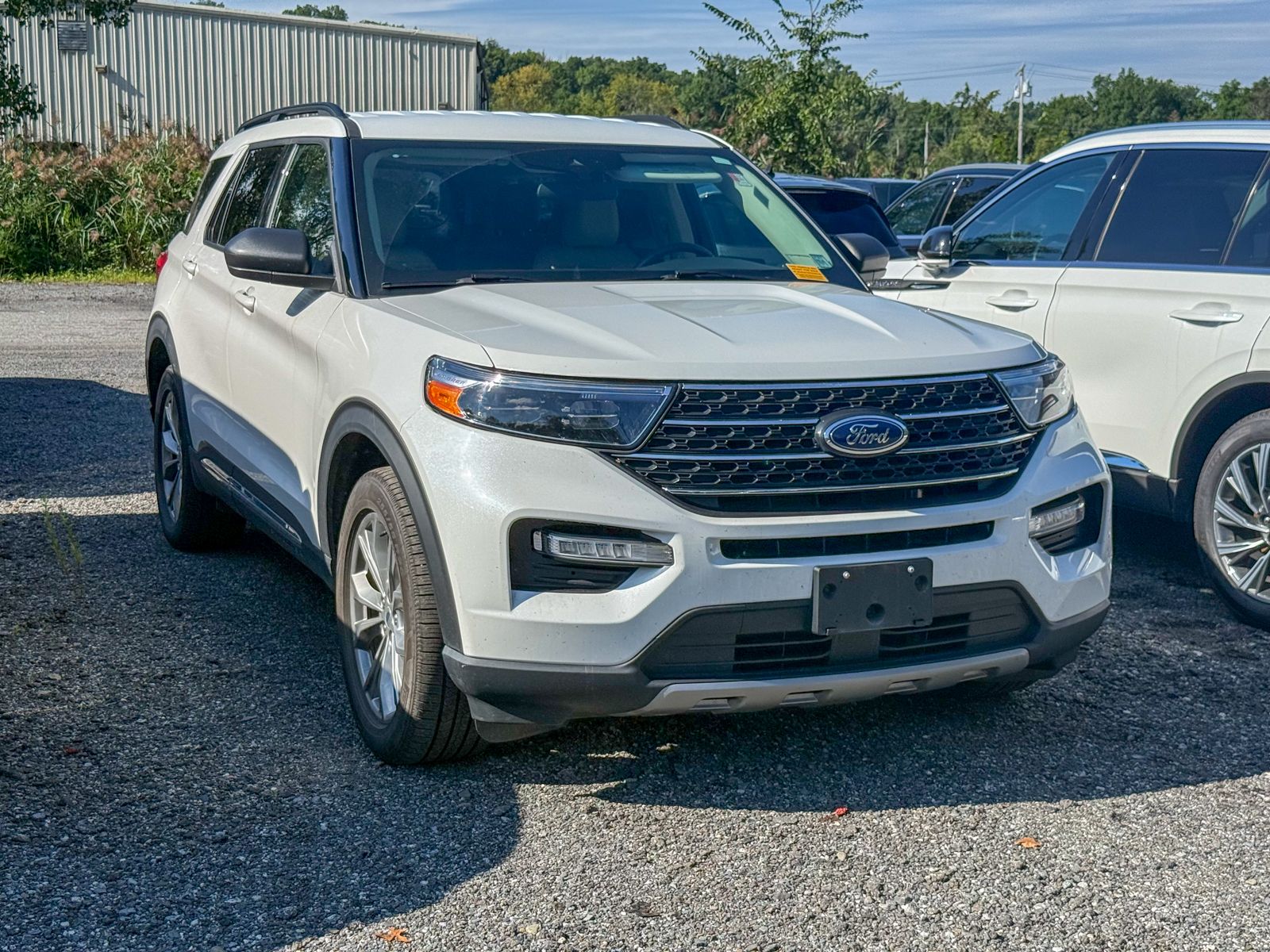 Photo view of 2023 Ford Explorer in White