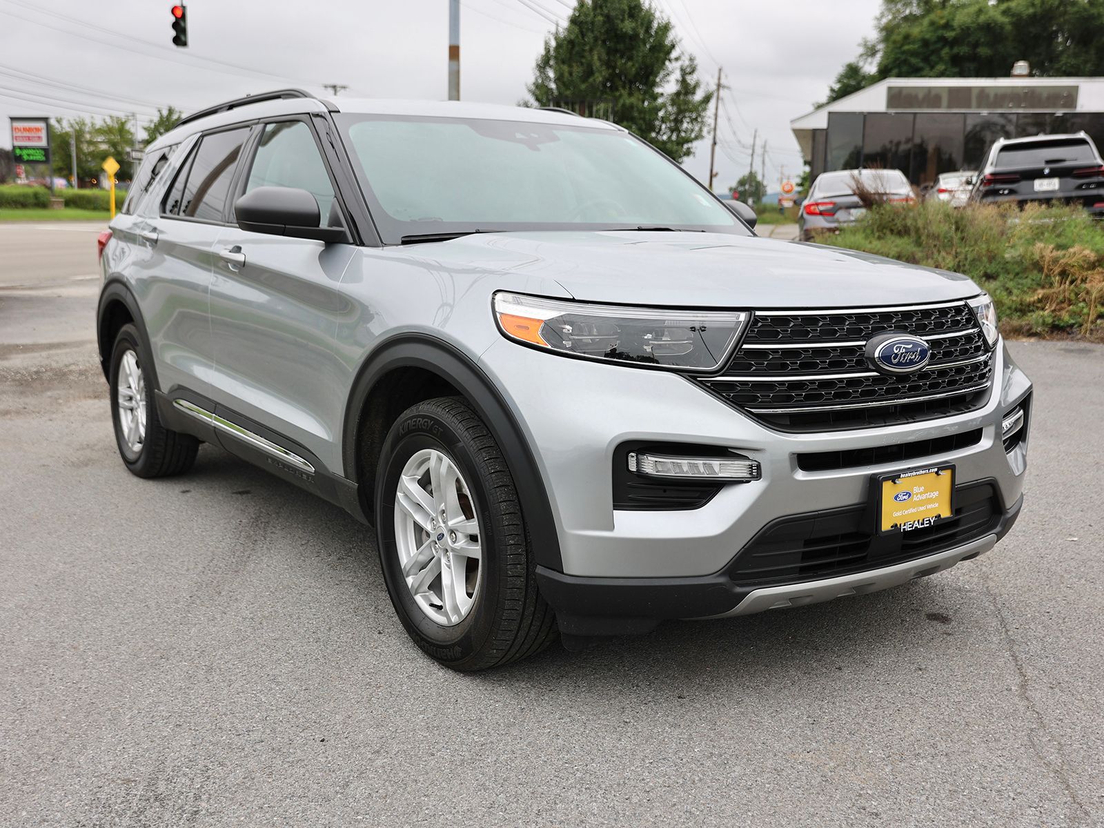 Photo view of 2023 Ford Explorer in Silver