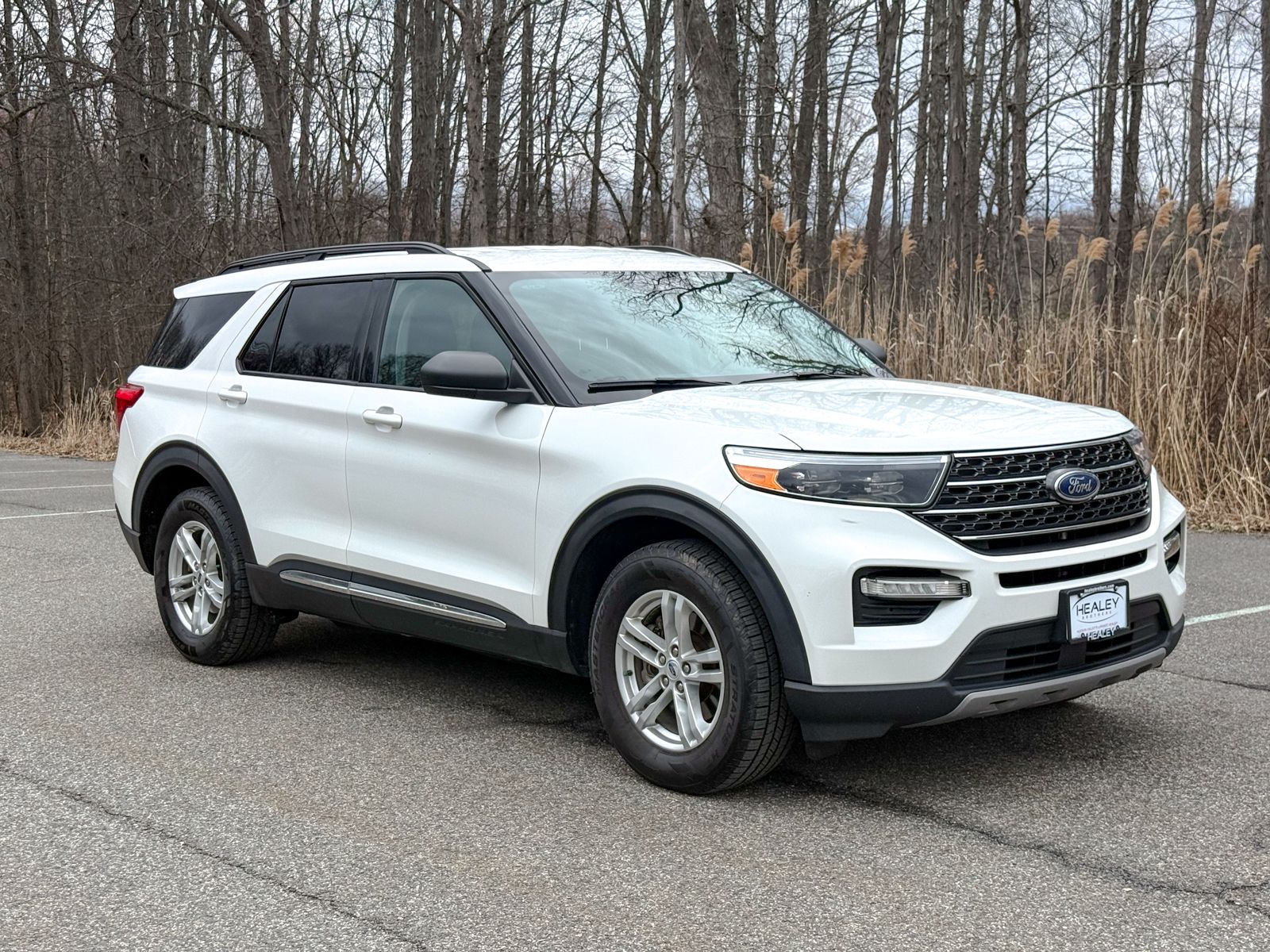 Photo view of 2023 Ford Explorer in White