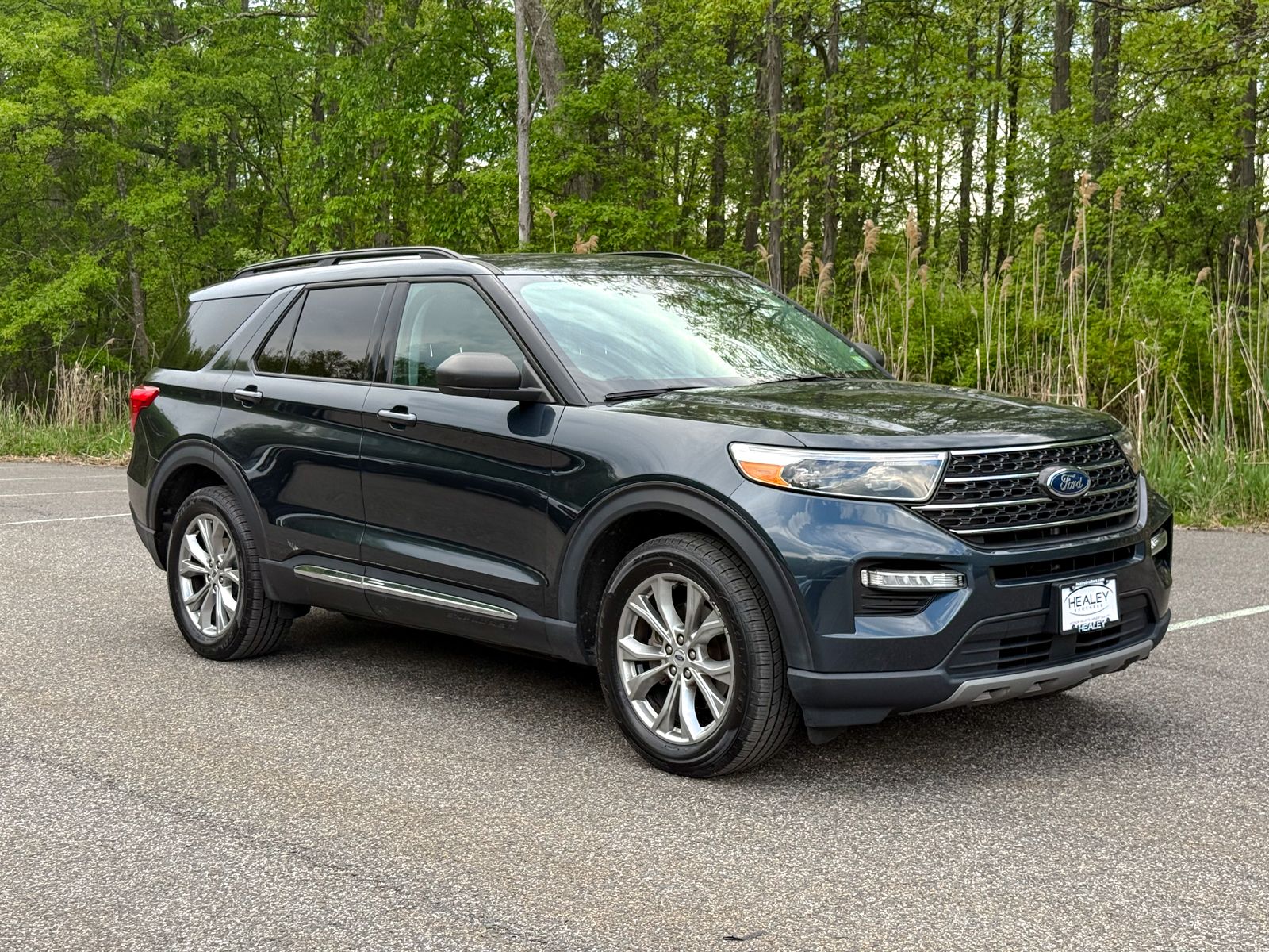 Photo view of 2023 Ford Explorer in Blue