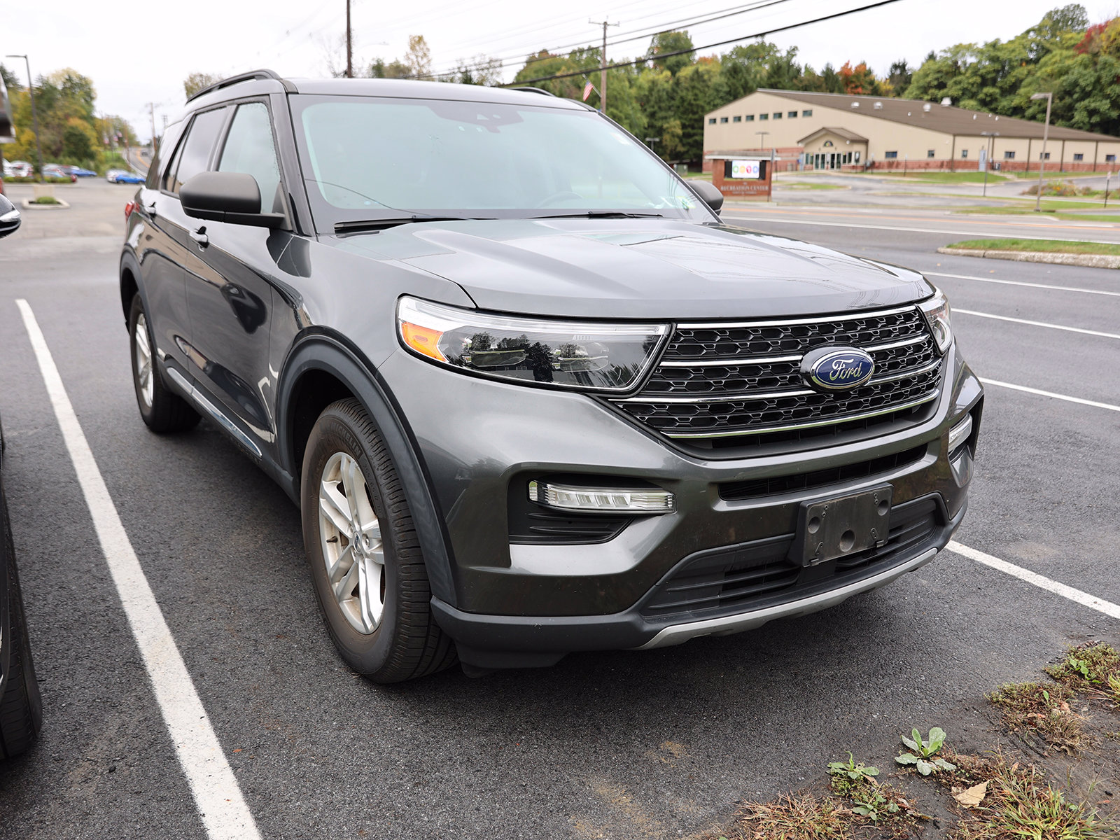 Photo view of 2020 Ford Explorer in Gray