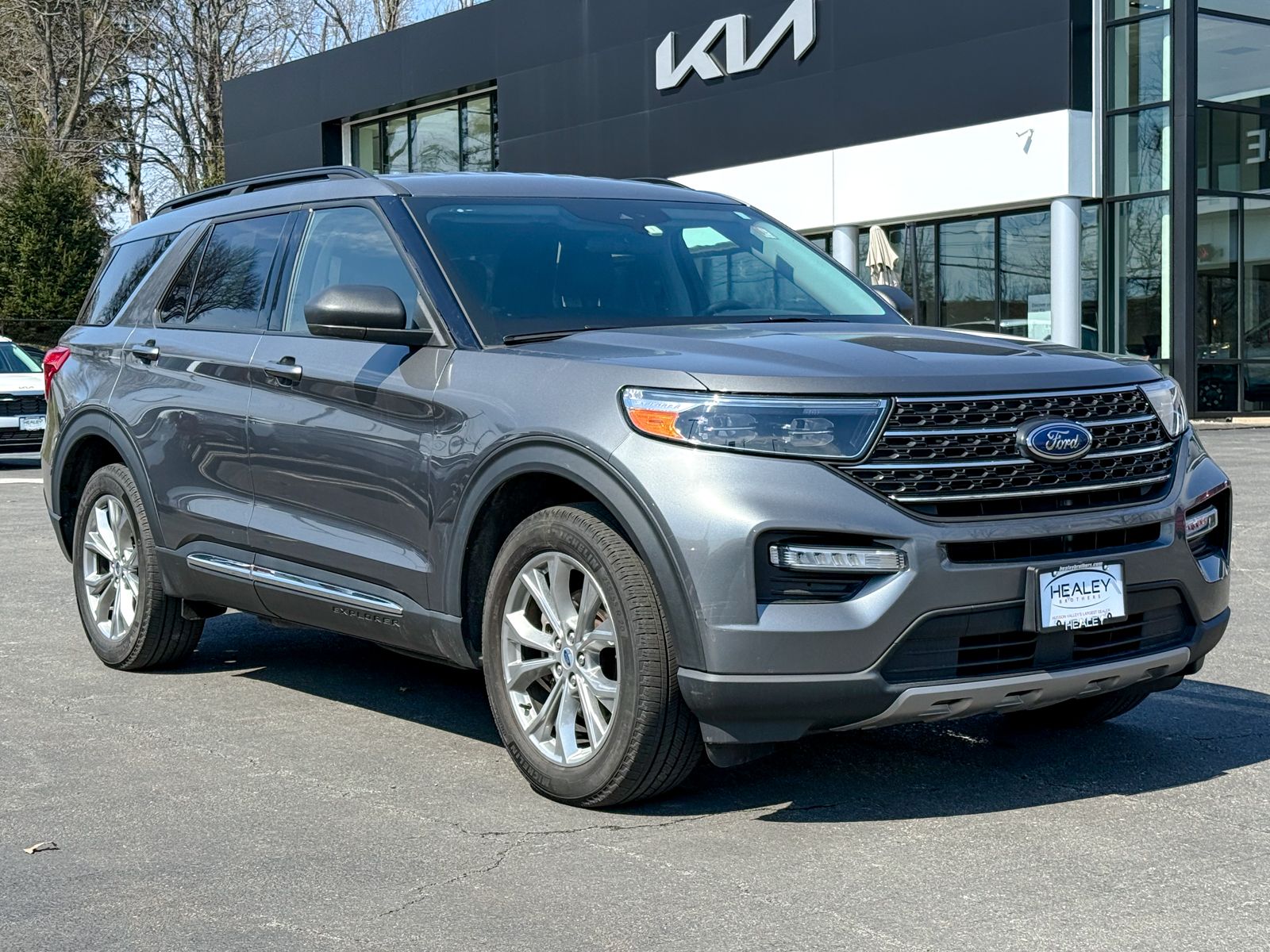 Photo view of 2023 Ford Explorer in Gray