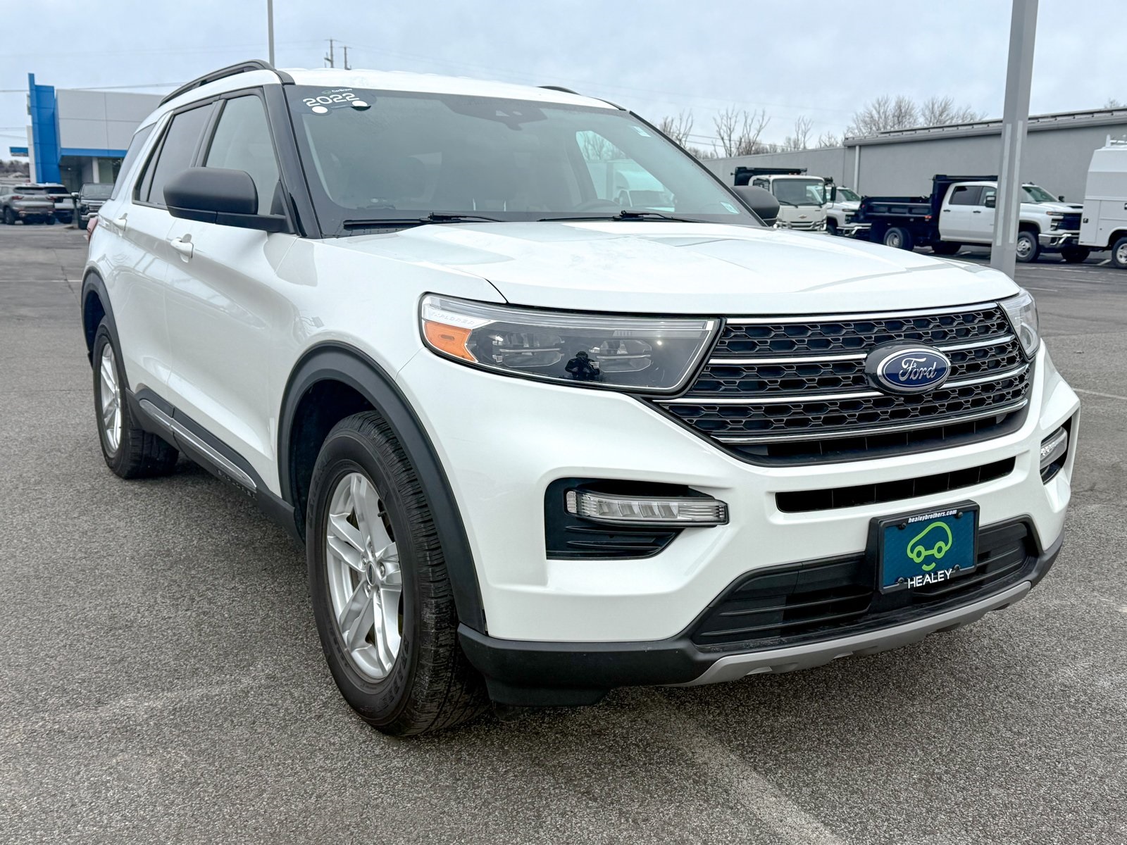 Photo view of 2022 Ford Explorer in White
