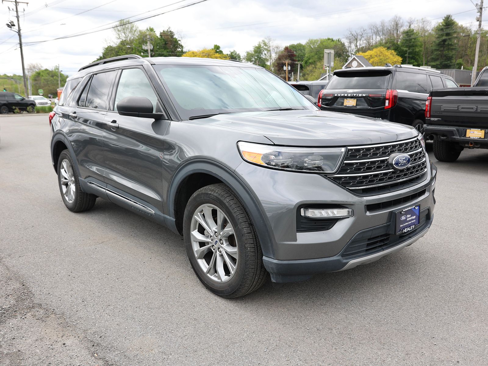 Photo view of 2023 Ford Explorer in Gray