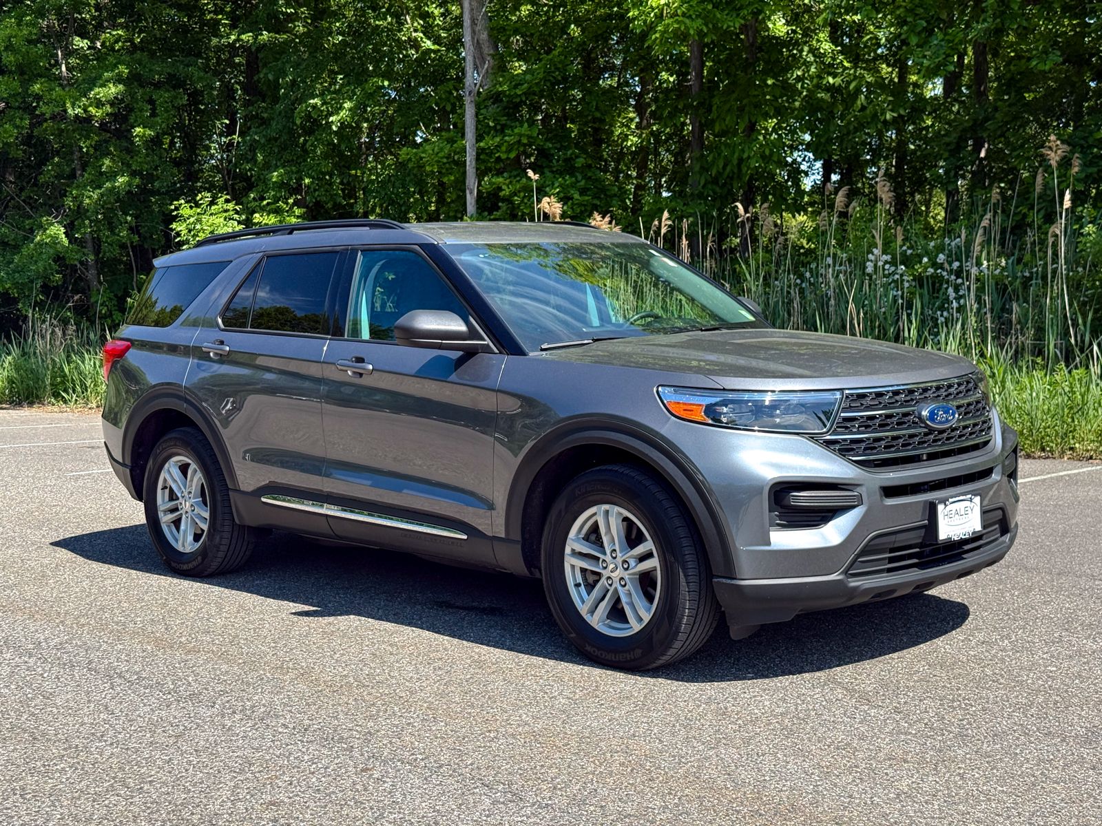 Photo view of 2023 Ford Explorer in Gray