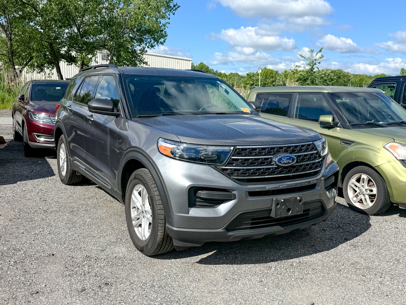 Photo view of 2023 Ford Explorer in Gray