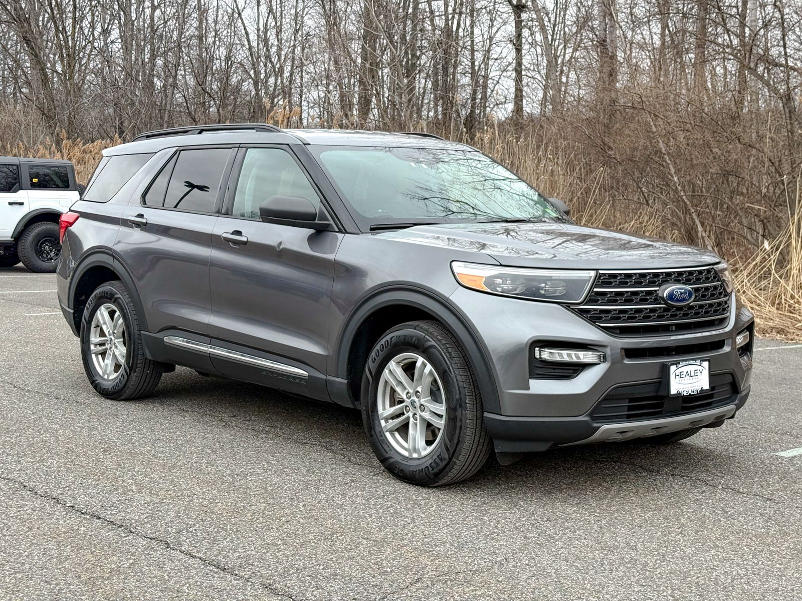 Photo view of 2022 Ford Explorer in Gray
