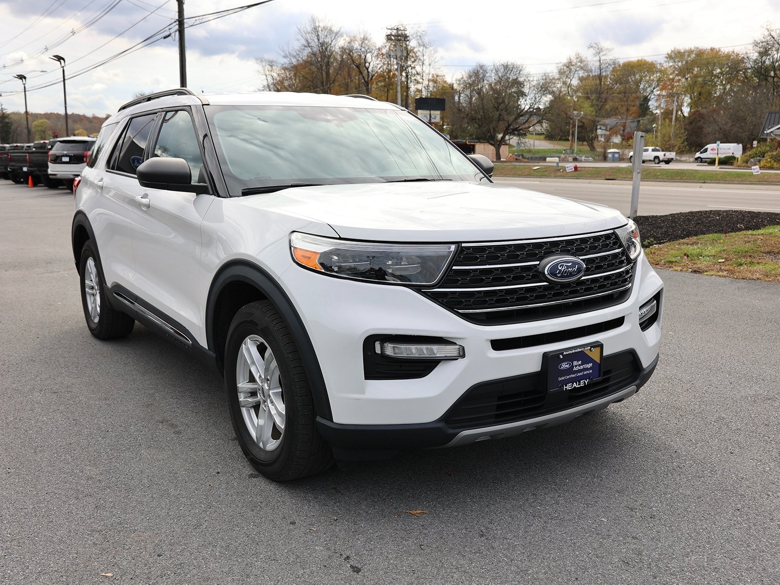 Photo view of 2022 Ford Explorer in White