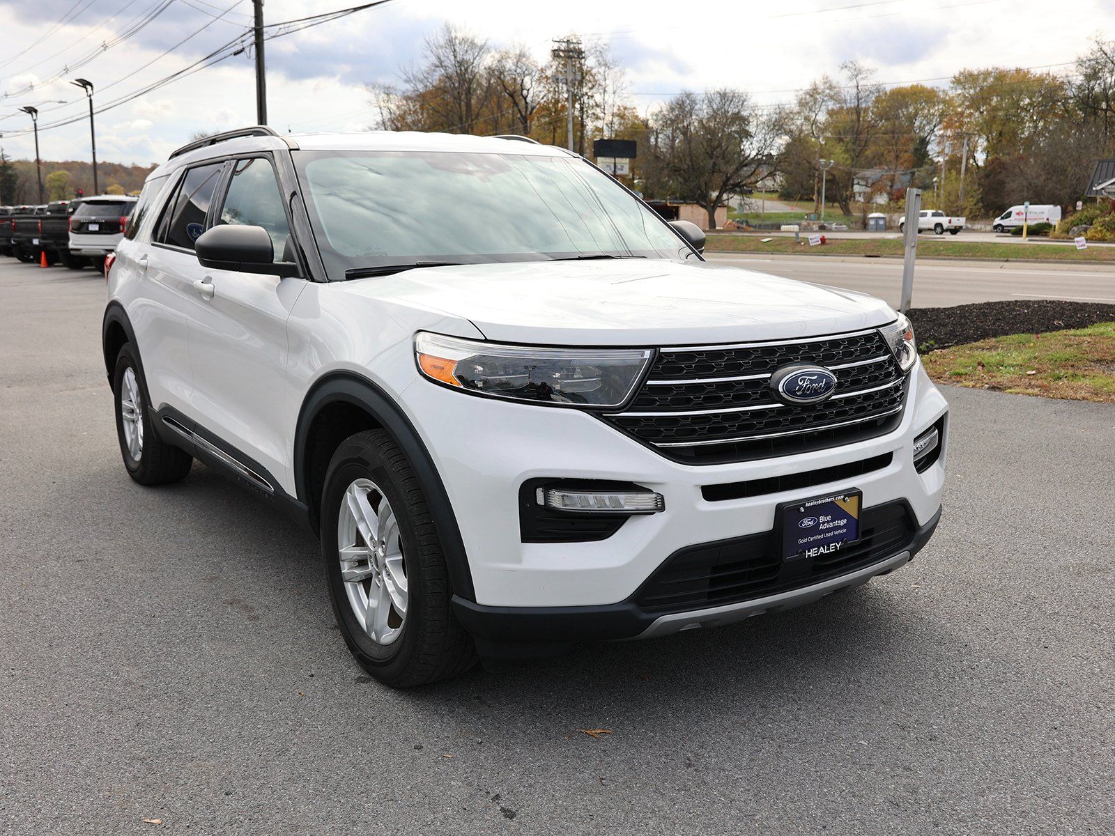 Photo view of 2022 Ford Explorer in White