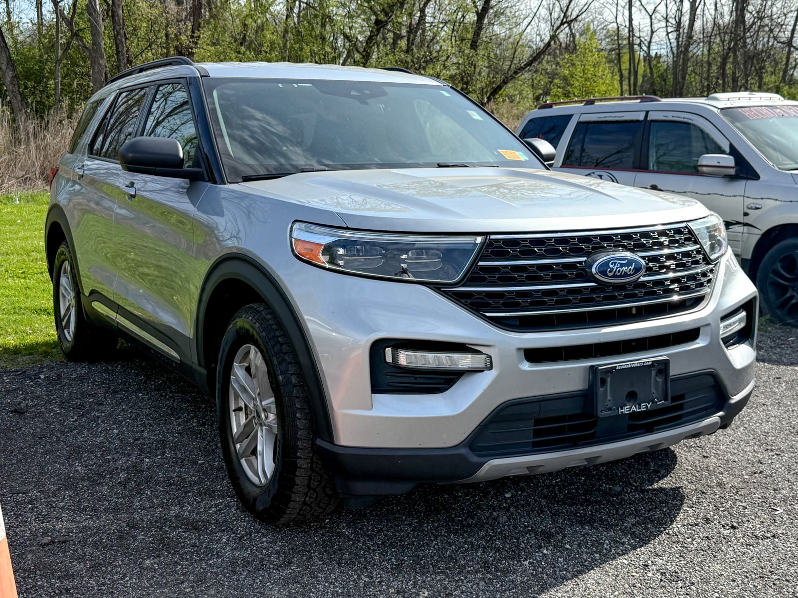 Photo view of 2020 Ford Explorer in Silver
