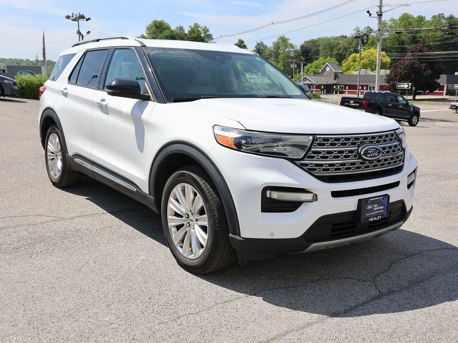 Photo view of 2021 Ford Explorer in White