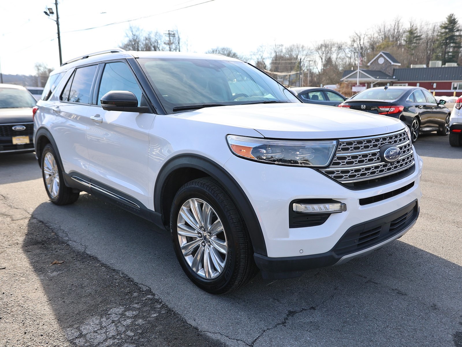 Photo view of 2022 Ford Explorer in White