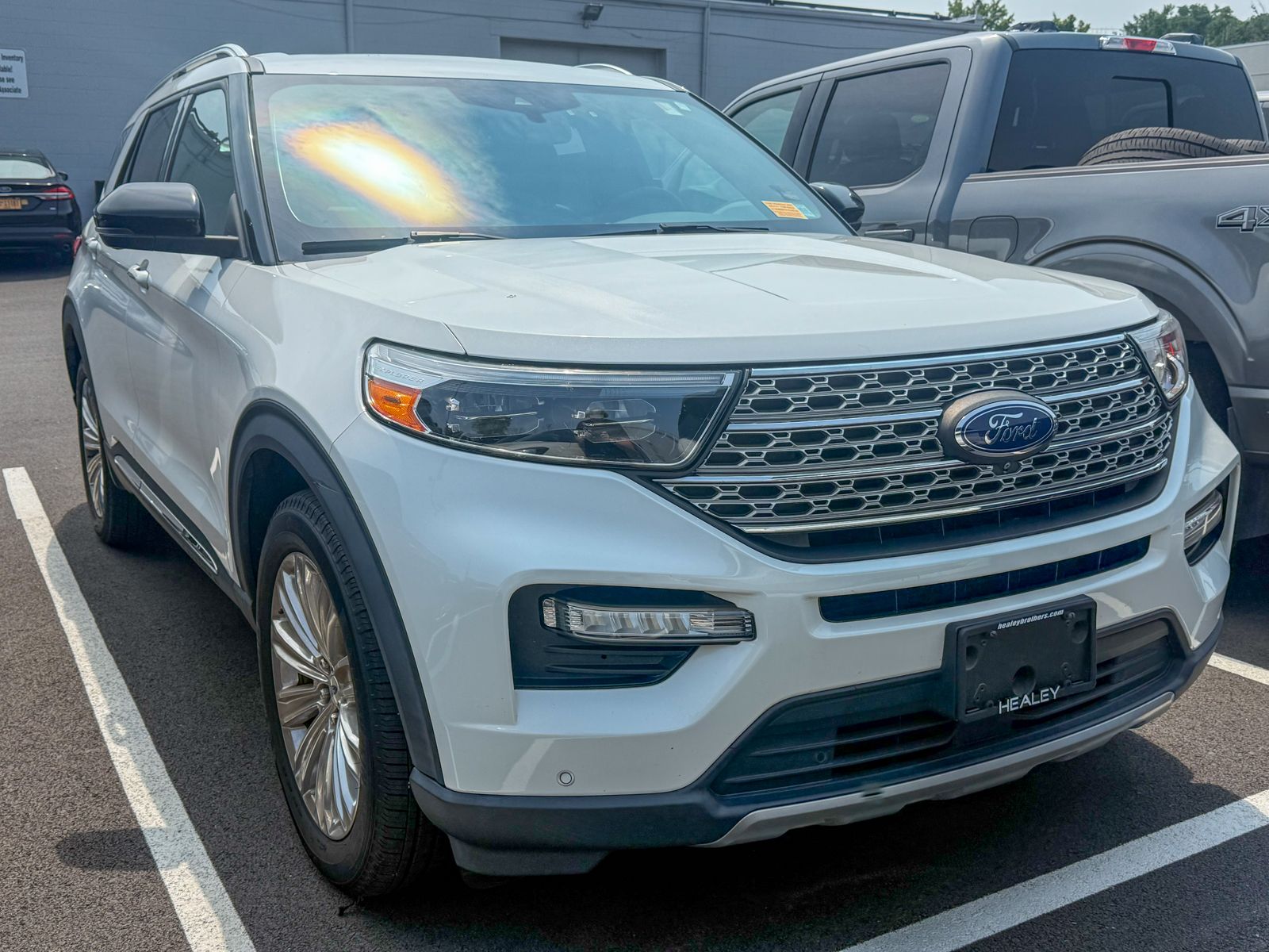 Photo view of 2020 Ford Explorer in White
