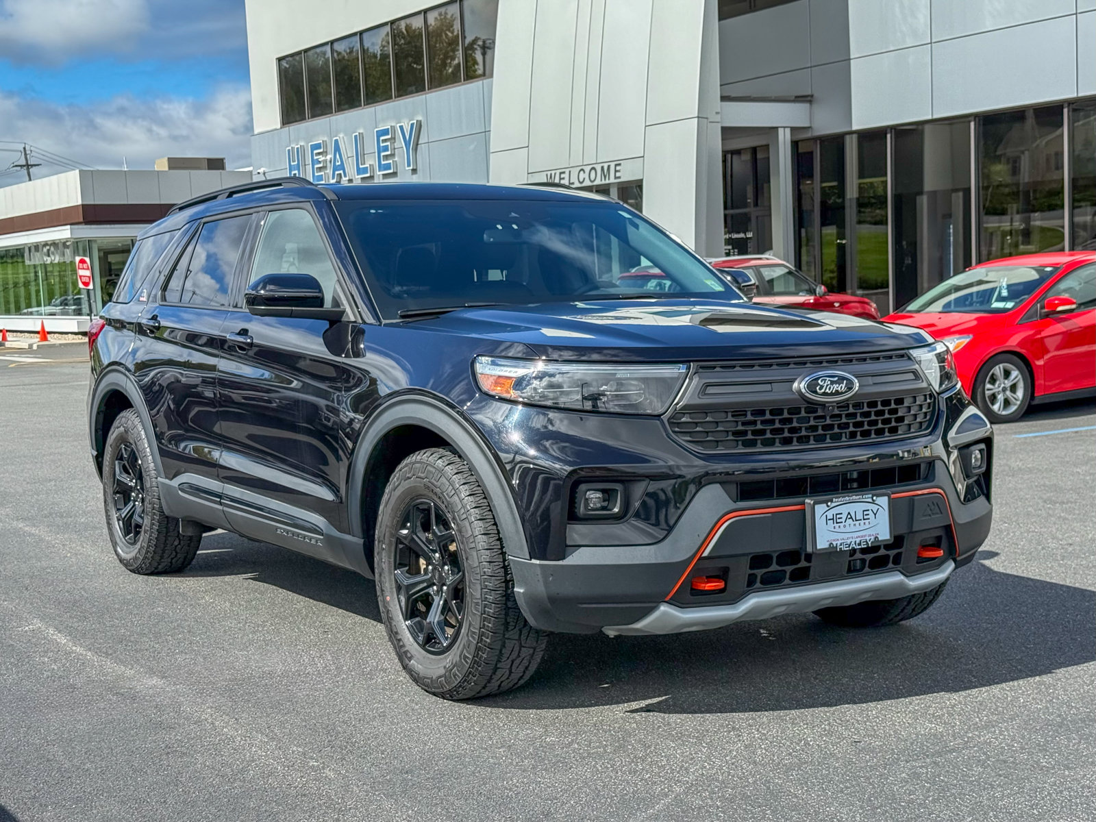 Photo view of 2023 Ford Explorer in Black