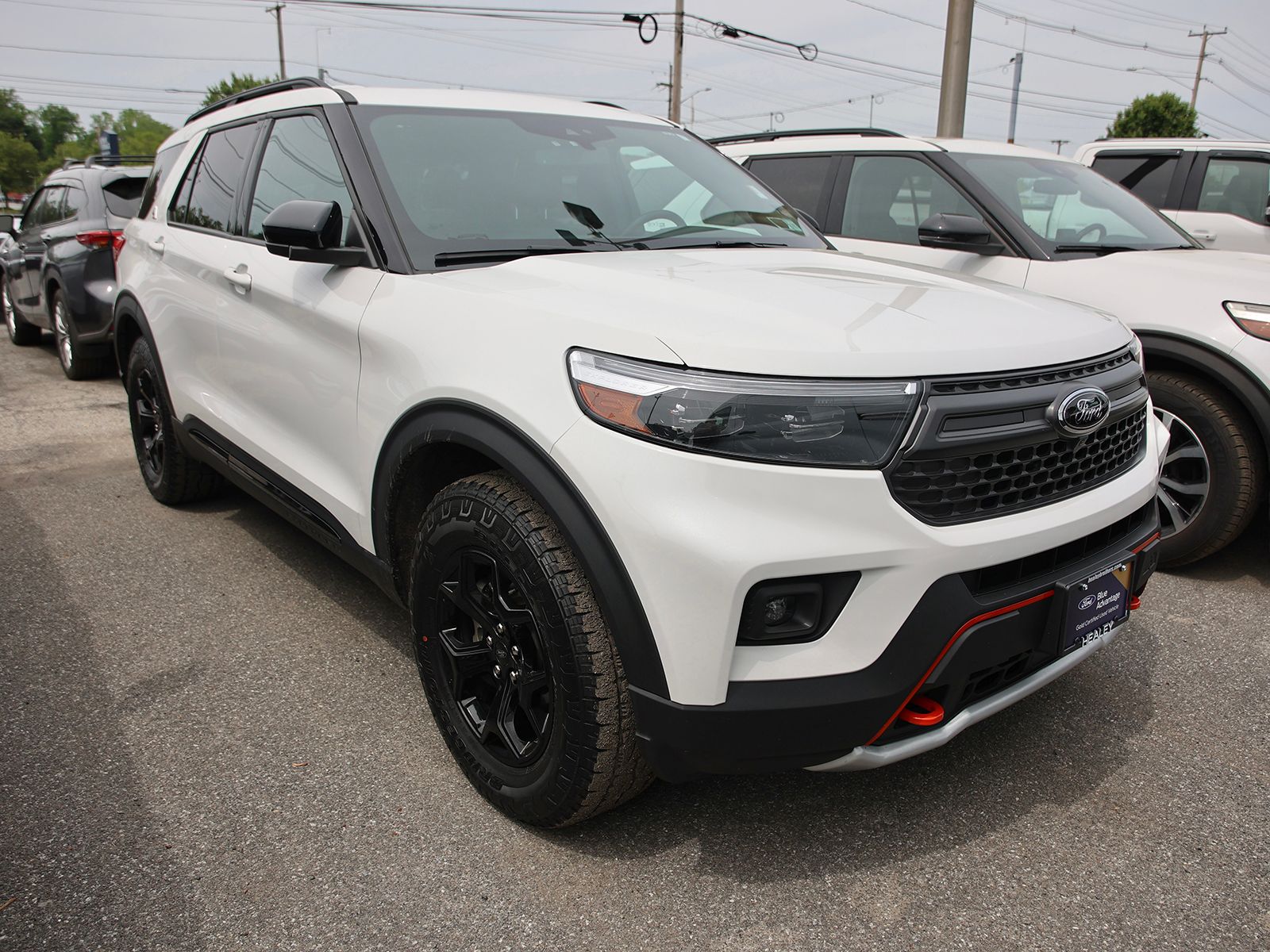 Photo view of 2023 Ford Explorer in White