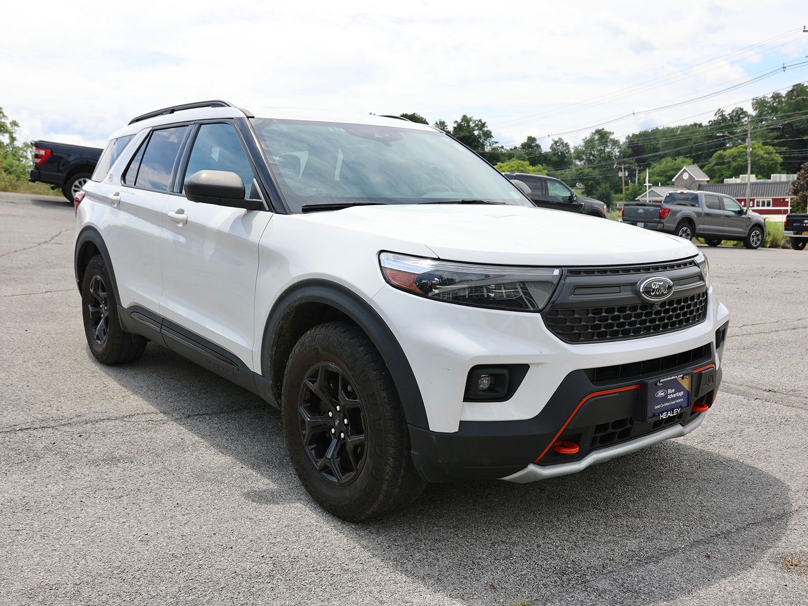 Photo view of 2022 Ford Explorer in White