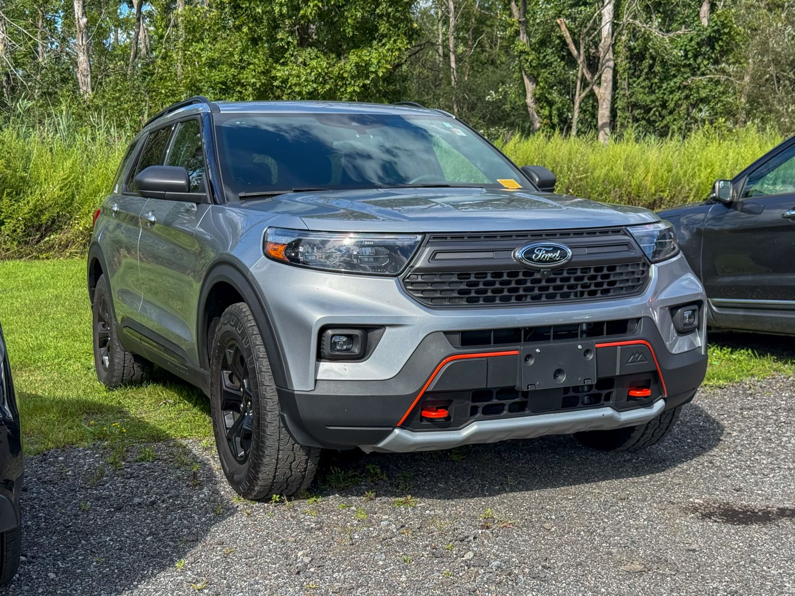 Photo view of 2023 Ford Explorer in Silver