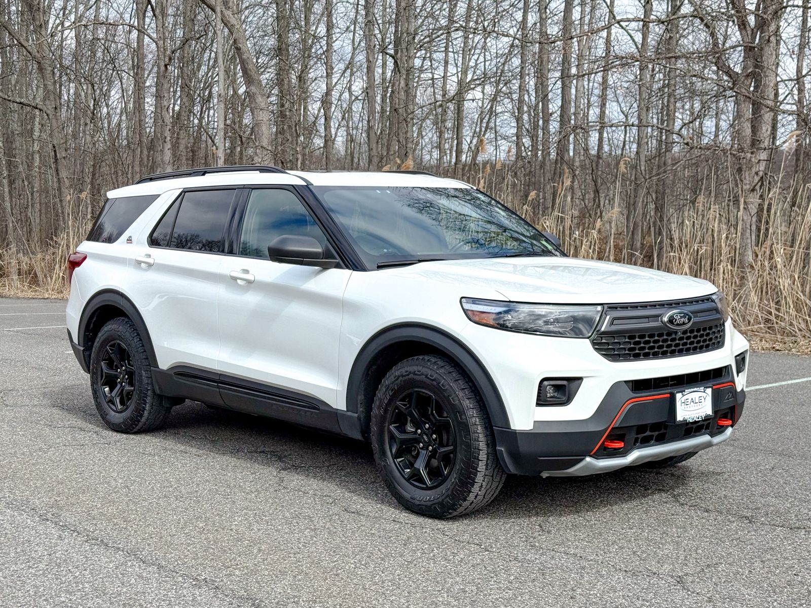 Photo view of 2022 Ford Explorer in White