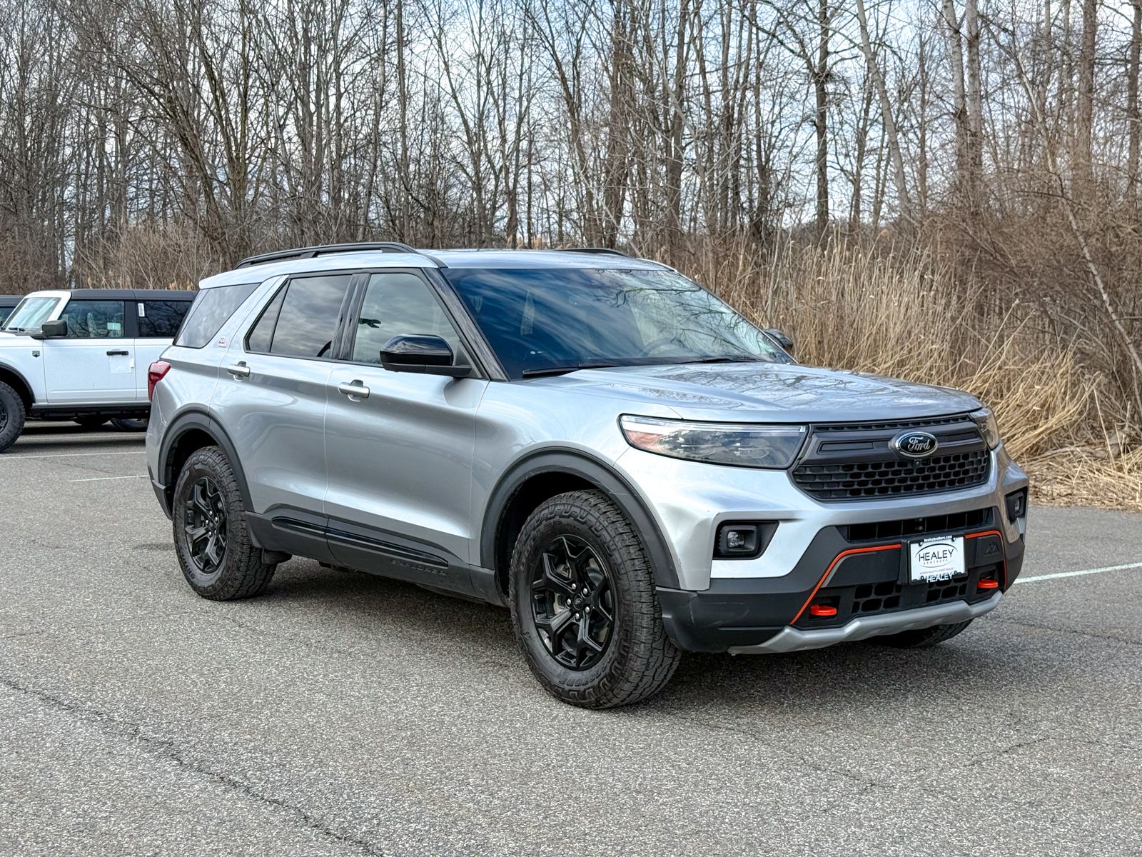 Photo view of 2022 Ford Explorer in Silver