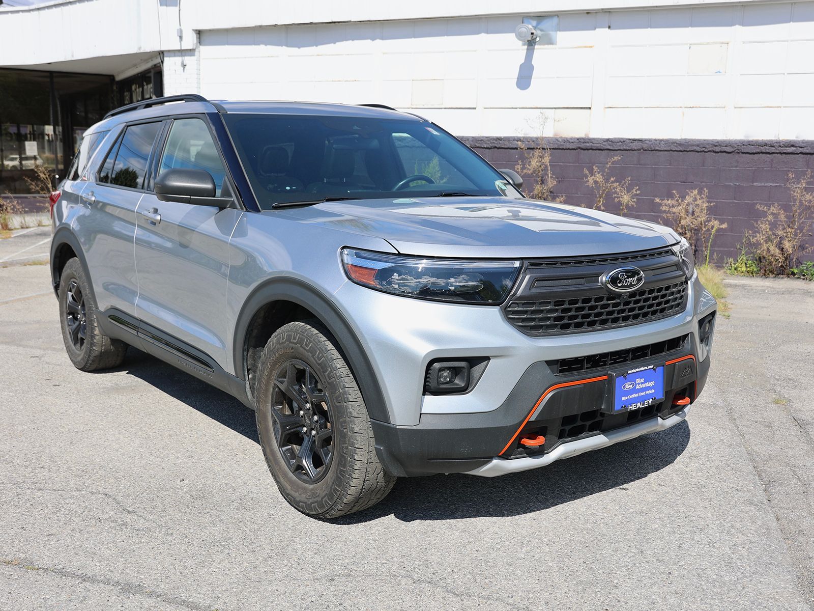 Photo view of 2022 Ford Explorer in Silver