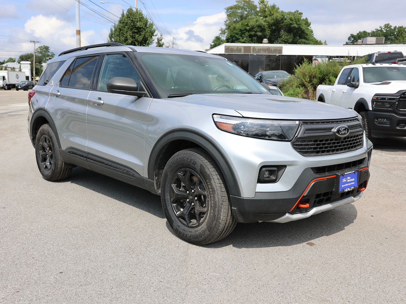 Photo view of 2022 Ford Explorer in Silver