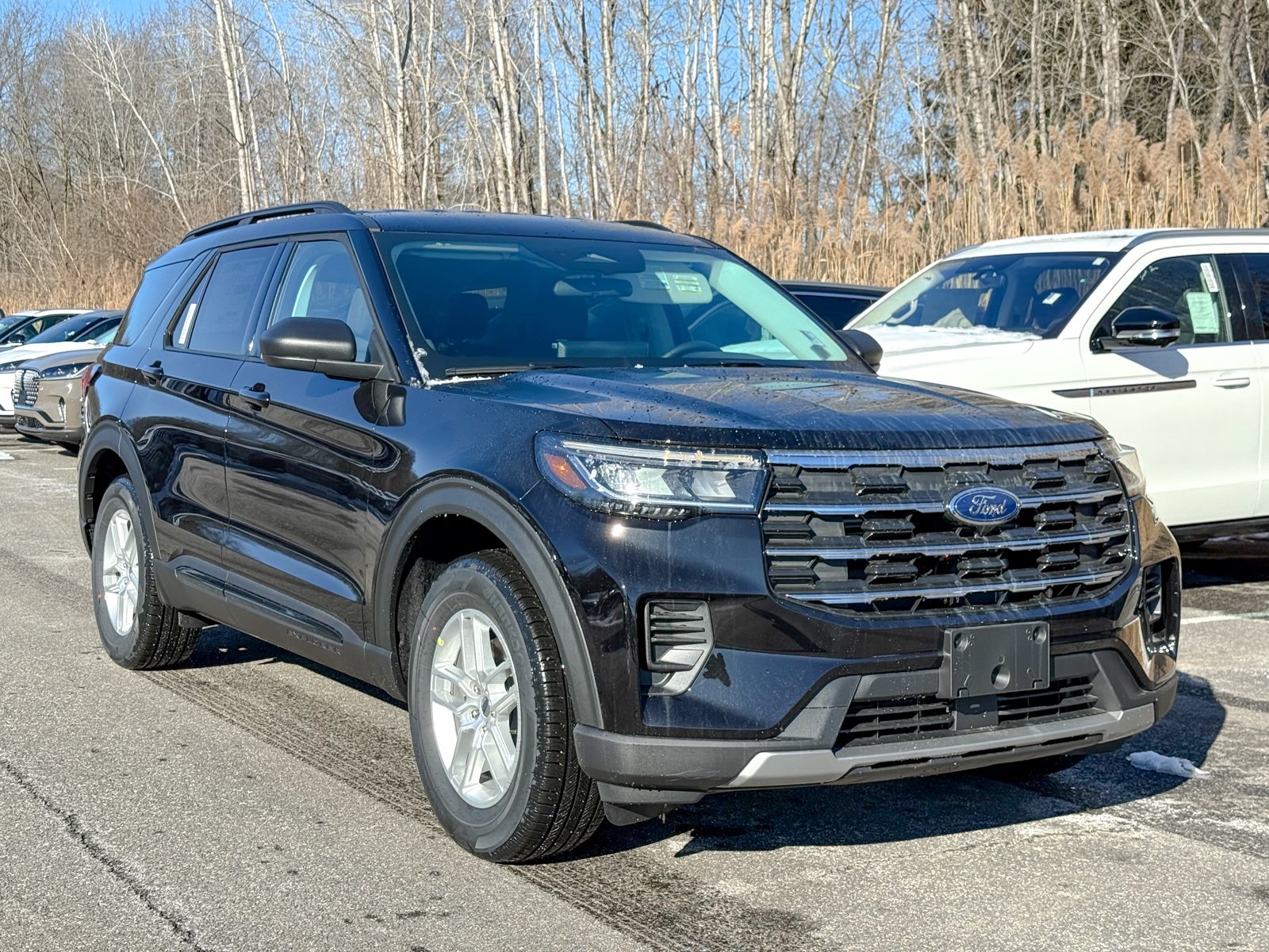 Photo view of 2026 Ford Explorer in Black