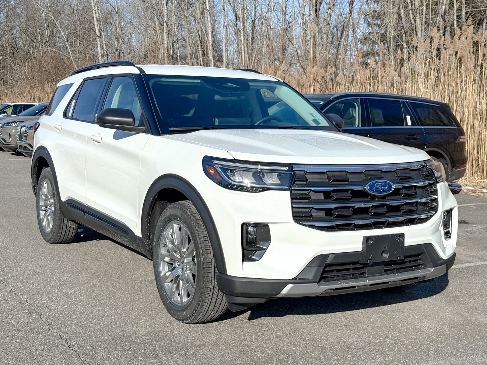 Photo view of 2026 Ford Explorer in White