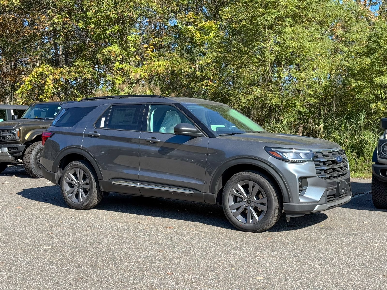 Photo view of 2025 Ford Explorer in Gray