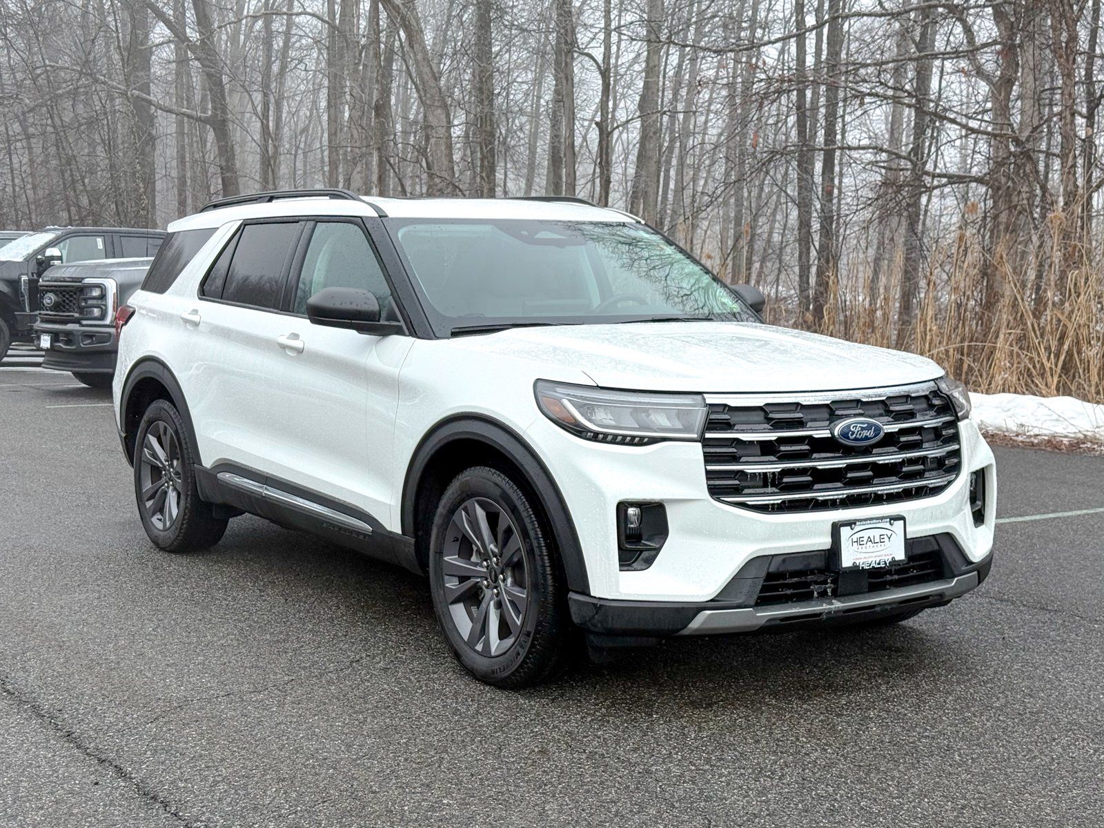 Photo view of 2025 Ford Explorer in White