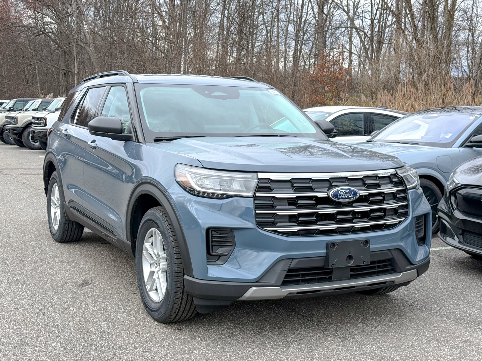 Photo view of 2026 Ford Explorer in Blue
