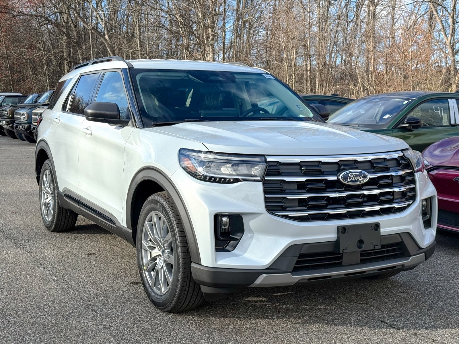 Photo view of 2026 Ford Explorer in White