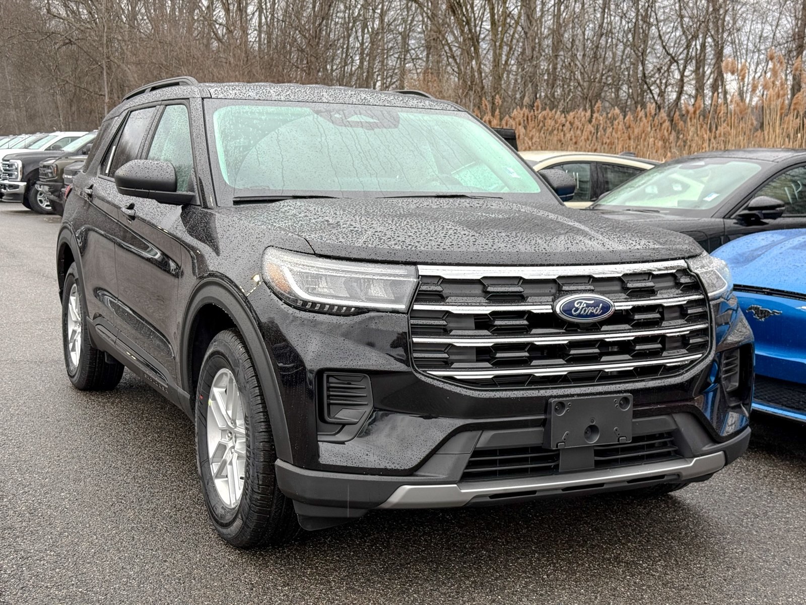 Photo view of 2026 Ford Explorer in Black