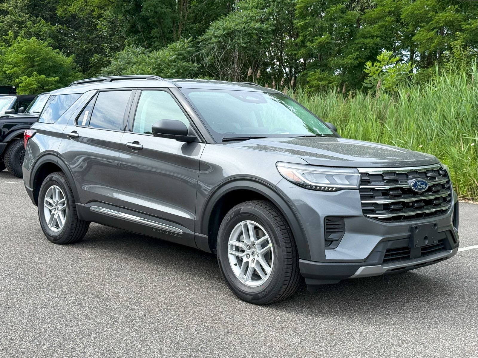 Photo view of 2025 Ford Explorer in Gray