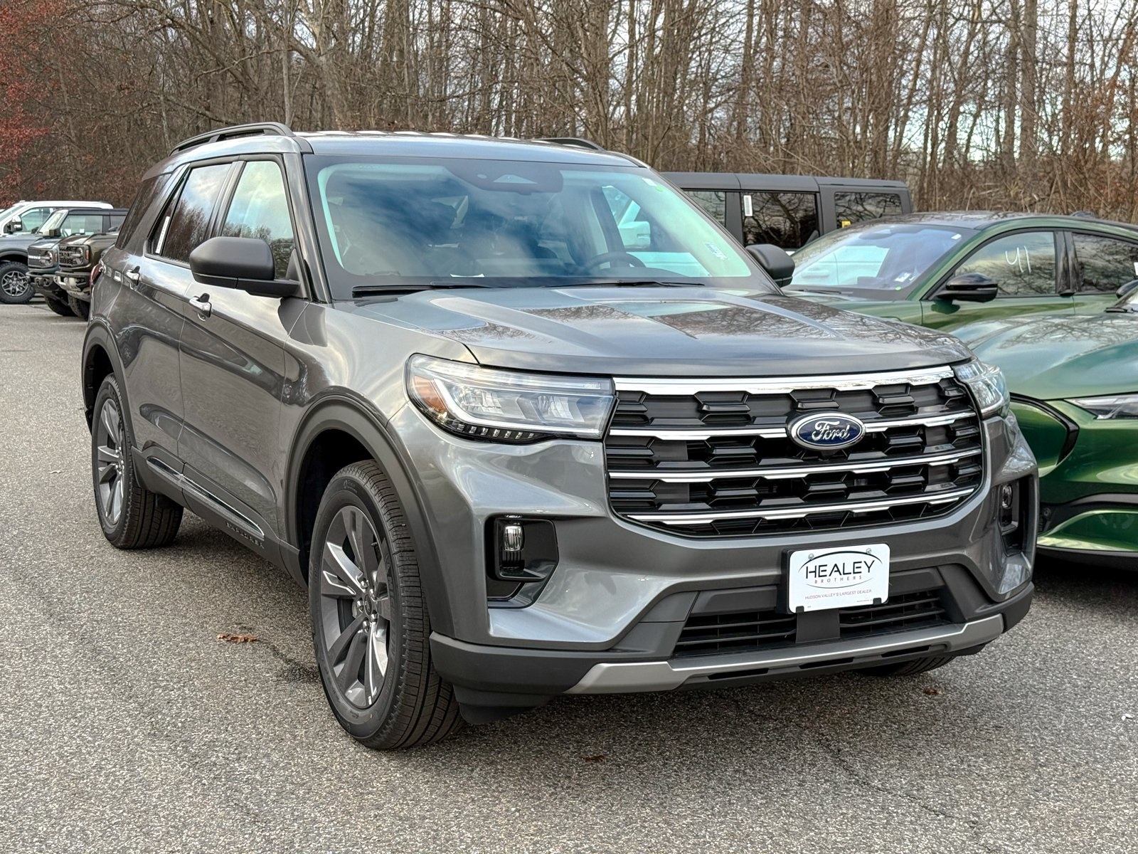 Photo view of 2025 Ford Explorer in Gray