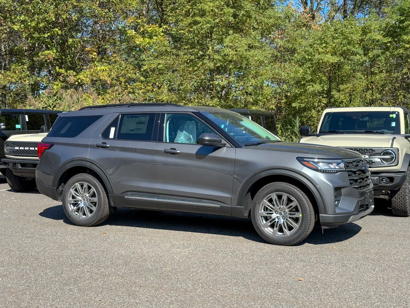 Photo view of 2025 Ford Explorer in Gray
